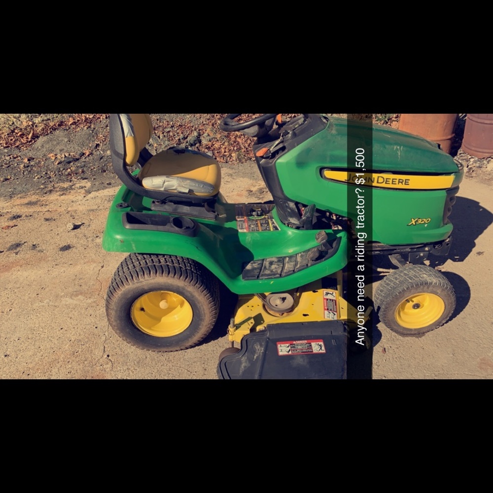 2006 John Deere riding tractor X320
